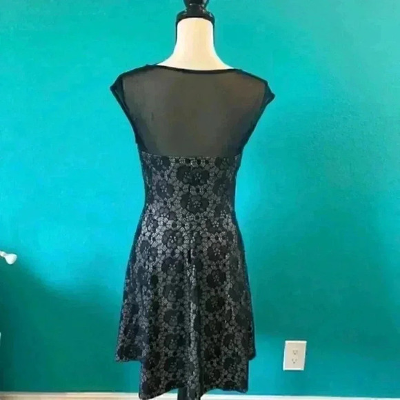 ⭐️ En focus studio black dress in size 10 - Picture 2 of 5